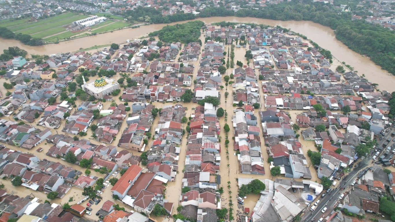 Banjir Mengepung Jabodetabek setinggi 1.5 hingga 3 meter