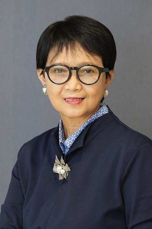 Retno_L__P__Marshudi_minister_official_portrait_(2021).jpg