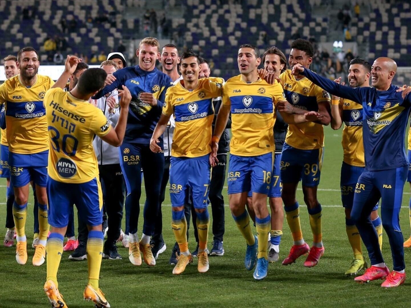 maccabi+tel+aviv+celebrates.jpg